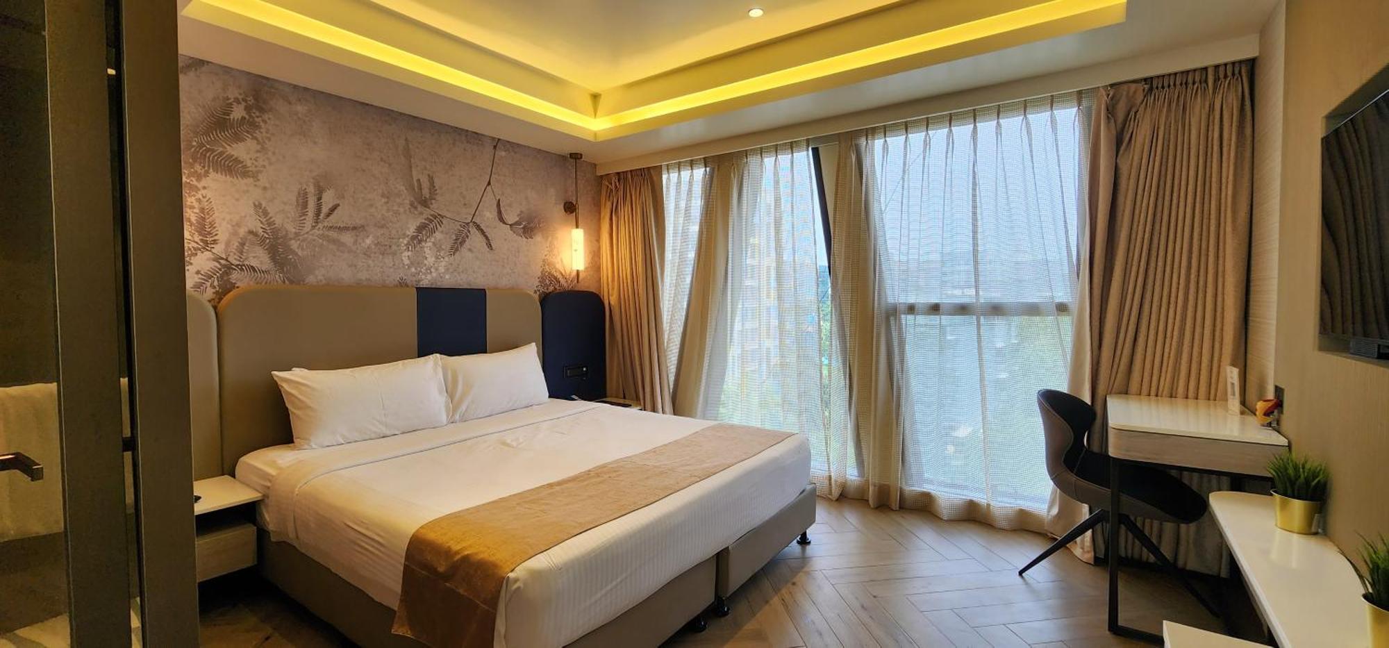 Dragonfly Hotel - The Art Hotel Mumbai Exterior photo