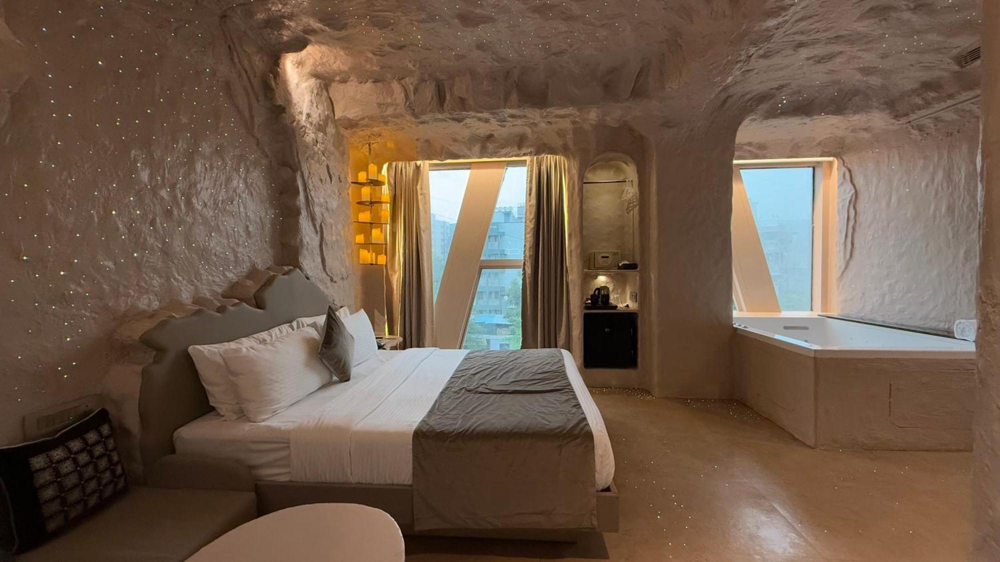 Dragonfly Hotel - The Art Hotel Mumbai Exterior photo