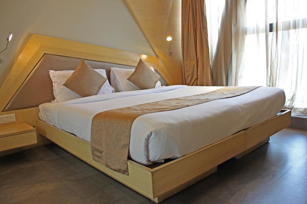 Dragonfly Hotel - The Art Hotel Mumbai Exterior photo