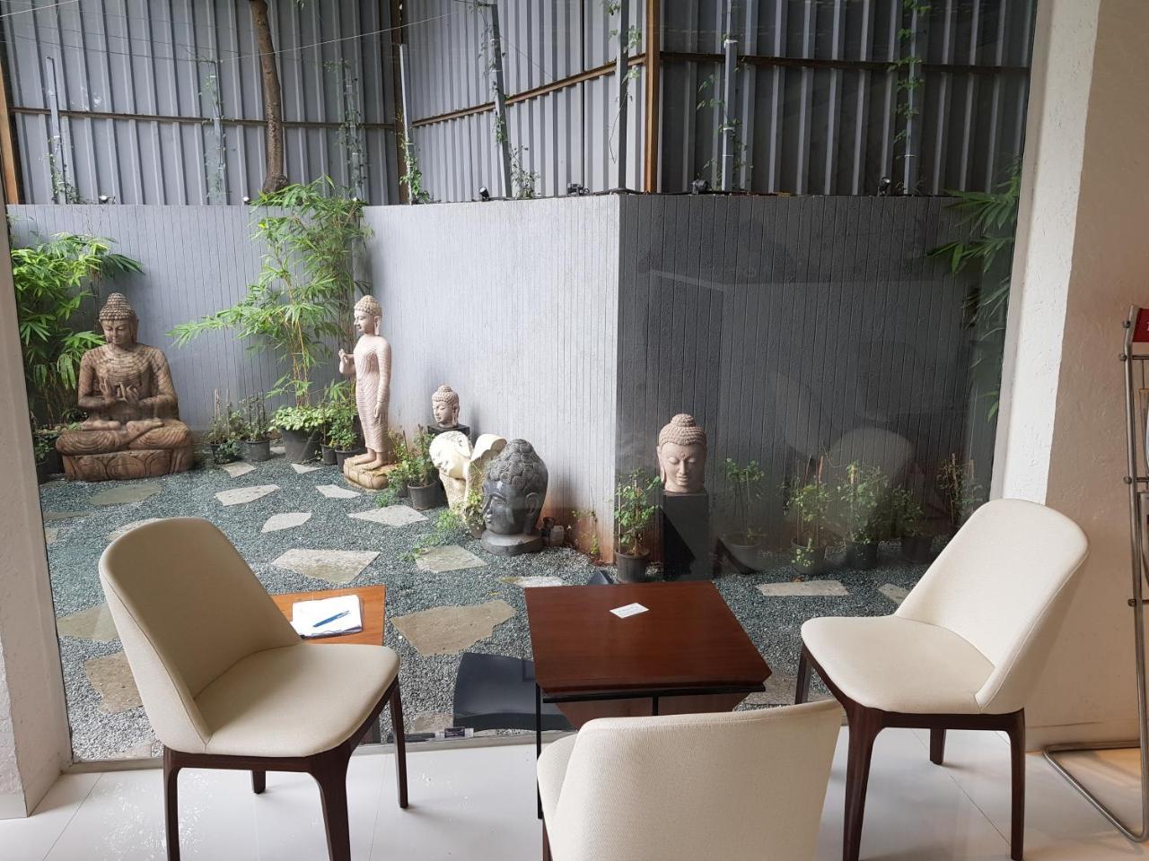 Dragonfly Hotel - The Art Hotel Mumbai Exterior photo
