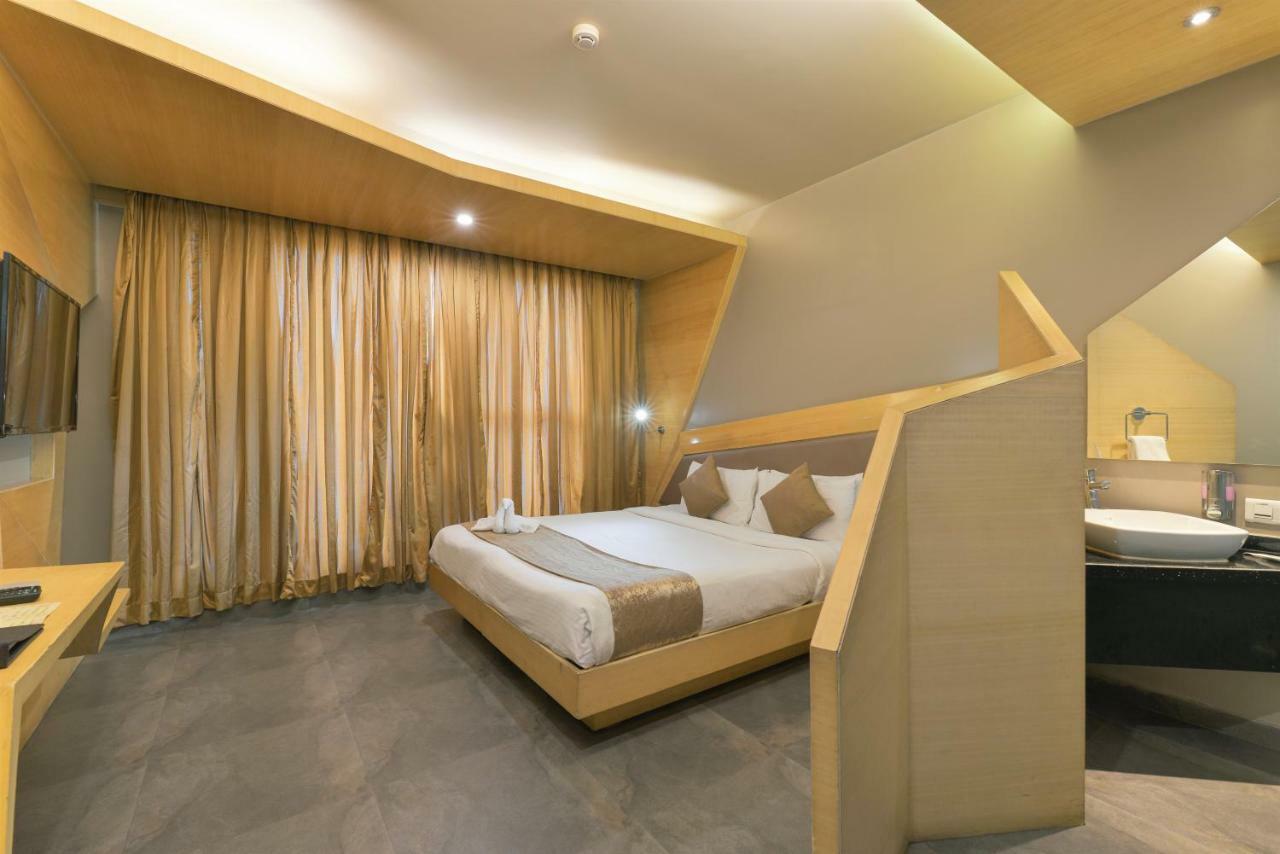 Dragonfly Hotel - The Art Hotel Mumbai Exterior photo